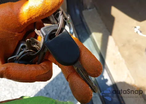 2005 Ford F-150 Lariat/Xlt from USA, damaged, VIN 1FTPW12525KF05903